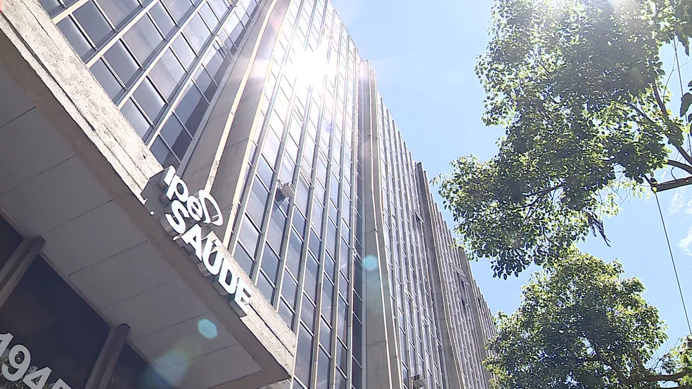 Ir para  <p><big>Um grupo de&nbsp;<strong>18 hospitais</strong>&nbsp;(<em>veja a lista abaixo</em>) anunciou a&nbsp;suspens&atilde;o de atendimentos eletivos a segurados do IPE Sa&uacute;de, um plano...