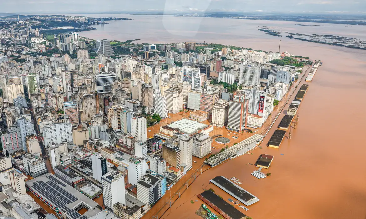 Ir para  <p><big>Milhares de agentes do poder p&uacute;blico e volunt&aacute;rios fazem resgates e se esfor&ccedil;am 24 horas para socorrer as&nbsp;<a...