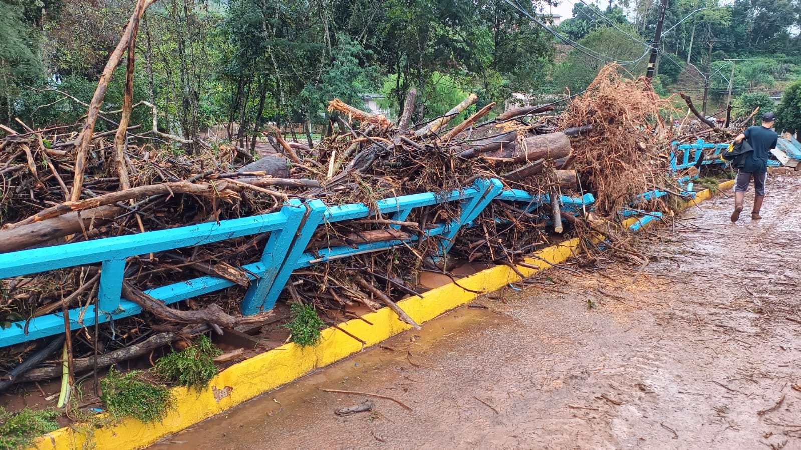 Ir para  <p><big>O munic&iacute;pio de Barra do Rio Azul, no noroeste do Rio Grande do Sul, historicamente sofre com as cheias do Rio Paloma e do Rio Azul, que cortam a cidade. Ap&oacute;s a &uacute;ltima enchente, de maio de 2024,...