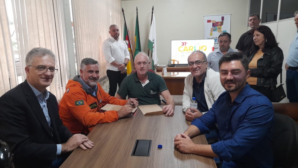 Ir para  <p>No &uacute;ltimo s&aacute;bado (17), o munic&iacute;pio de Palmeira das Miss&otilde;es foi palco de um encontro entre representantes da Associa&ccedil;&atilde;o Ga&uacute;cha de R&aacute;dios...
