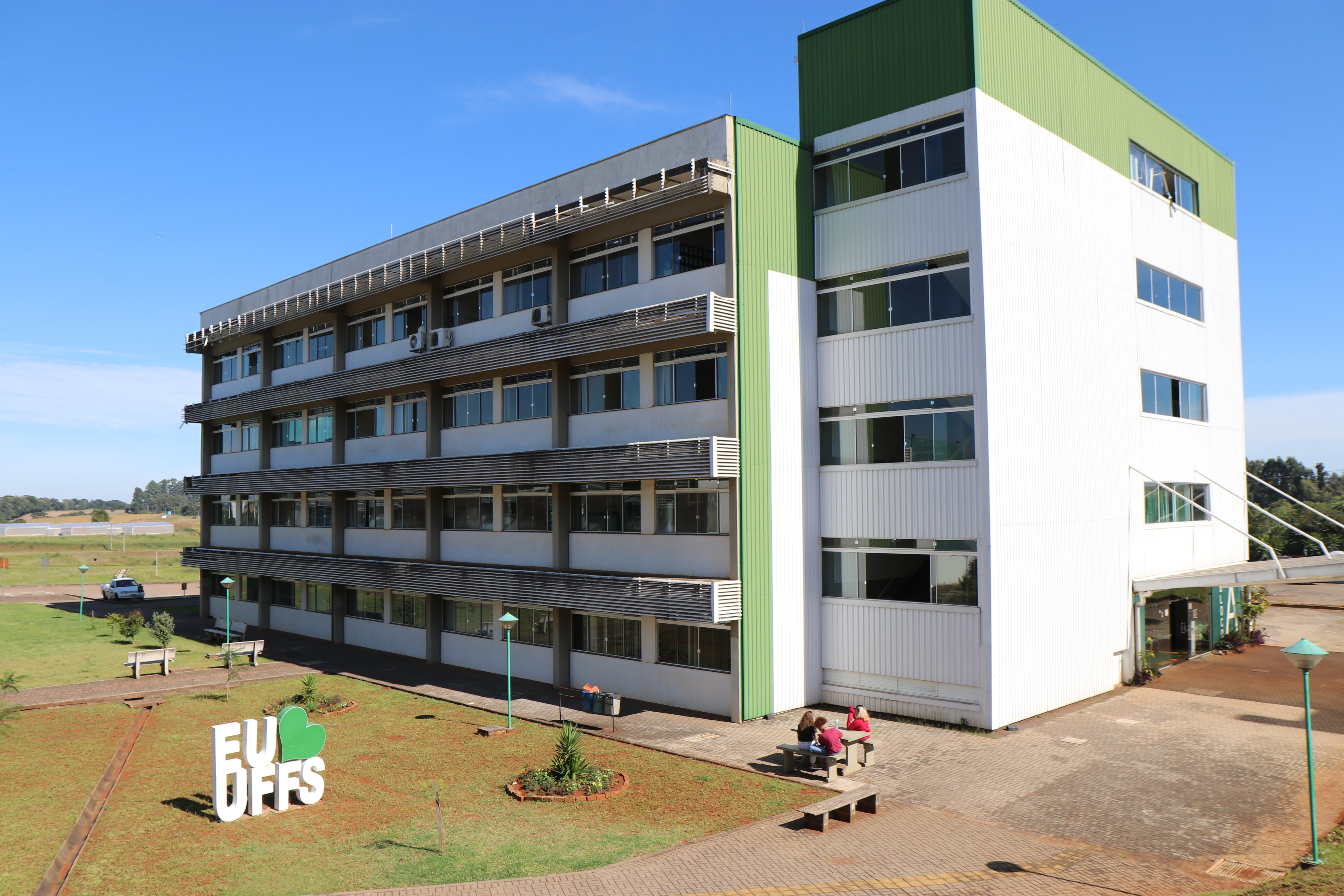 Ir para  <p><big>A Universidade Federal da Fronteira Sul (UFFS) &eacute; uma das institui&ccedil;&otilde;es parceiras na oferta do curso de aperfei&ccedil;oamento Educa&ccedil;&atilde;o em Direitos Humanos no Estado do...
