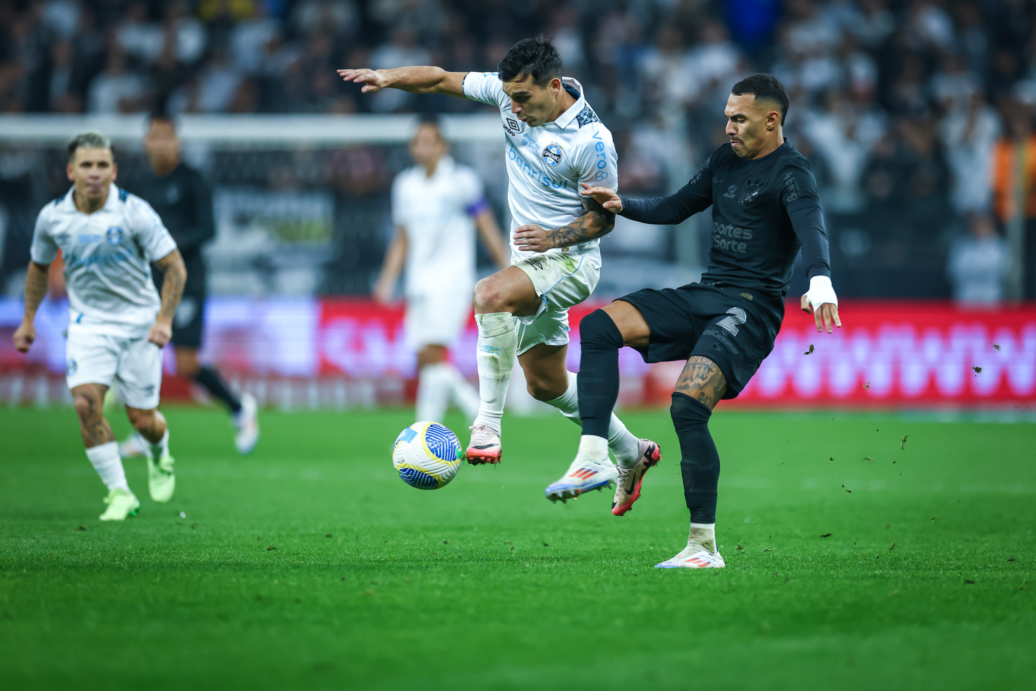 Ir para  <p><big>O Gr&ecirc;mio ficou no empate sem gols no primeiro duelo v&aacute;lido pelas oitavas de final da Copa do Brasil, diante do Corinthians, na Neo Qu&iacute;mica Arena, em S&atilde;o Paulo. A equipe chegou a ficar...