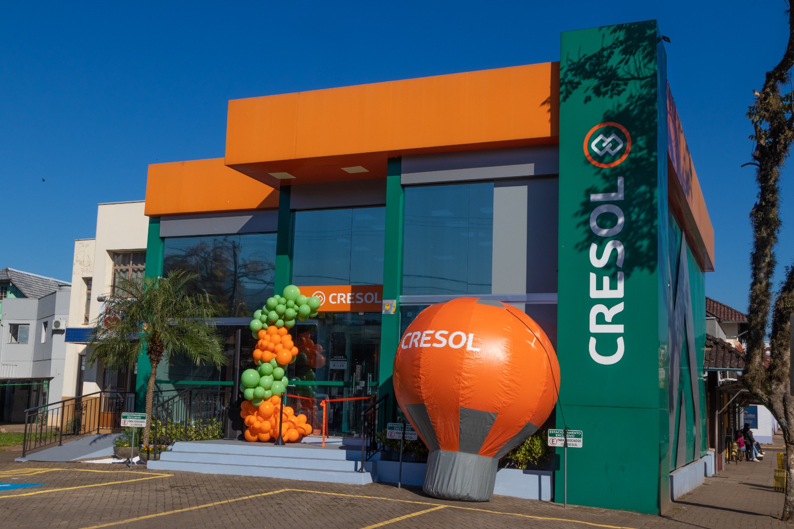 Ir para  <p><big>Nesta quarta-feira, 14 de agosto, a Cresol celebrou a reinaugura&ccedil;&atilde;o da ag&ecirc;ncia em Igrejinha, localizada na Av. Presidente Castelo Branco, 546, no centro da cidade. O evento reuniu cooperados,...