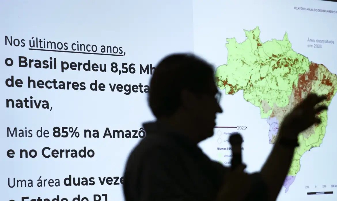 Ir para  <p><big>A cobertura e o uso da terra pela a&ccedil;&atilde;o do homem no Brasil continuam a mudar aumentando os riscos clim&aacute;ticos, aponta um mapeamento divulgado, nesta quarta-feira (21), pela MapBiomas. De acordo...