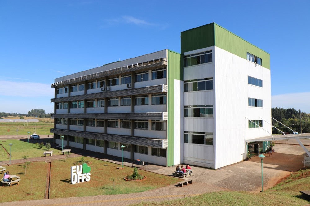 Ir para  <p><big>A Universidade Federal da Fronteira Sul (UFFS) comemora, em 2024, o seu anivers&aacute;rio de 15 anos. Para marcar a data, uma extensa programa&ccedil;&atilde;o foi preparada para a comunidade acad&ecirc;mica e...
