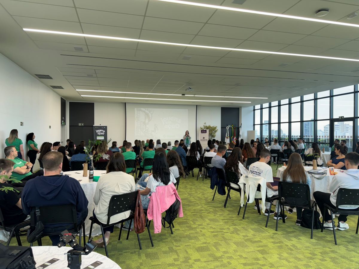Ir para  <p><big><em>O projeto &lsquo;Jovens em a&ccedil;&atilde;o: ideias que se conectam por uma sociedade mais pr&oacute;spera&rsquo;, reuniu estudantes de escolas estaduais do Alto Uruguai para que possam entender...