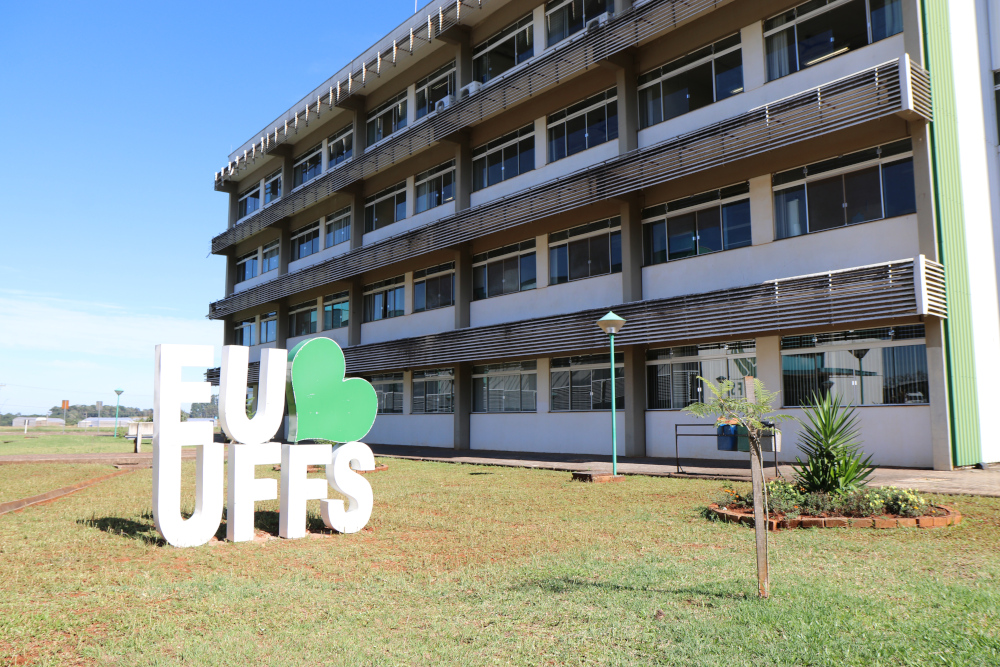 Ir para  <p><big>Est&atilde;o abertas as inscri&ccedil;&otilde;es para psic&oacute;logos e psiquiatras que tenham interesse em prestar atendimento em sa&uacute;de mental a estudantes da Universidade Federal da Fronteira Sul...