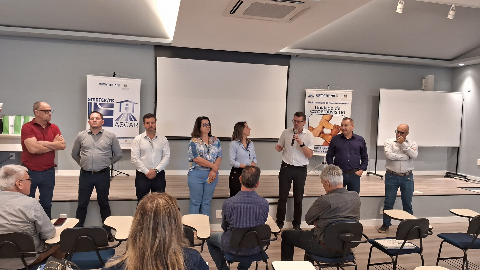 Ir para  <p><big>A Emater realiza durante esta quarta-feira, 23, o Semin&aacute;rio de Cooperativismo do Programa de Extens&atilde;o Cooperativa e Mercados Institucionais de Alimentos em Erechim. O evento tem o apoio da Amau...