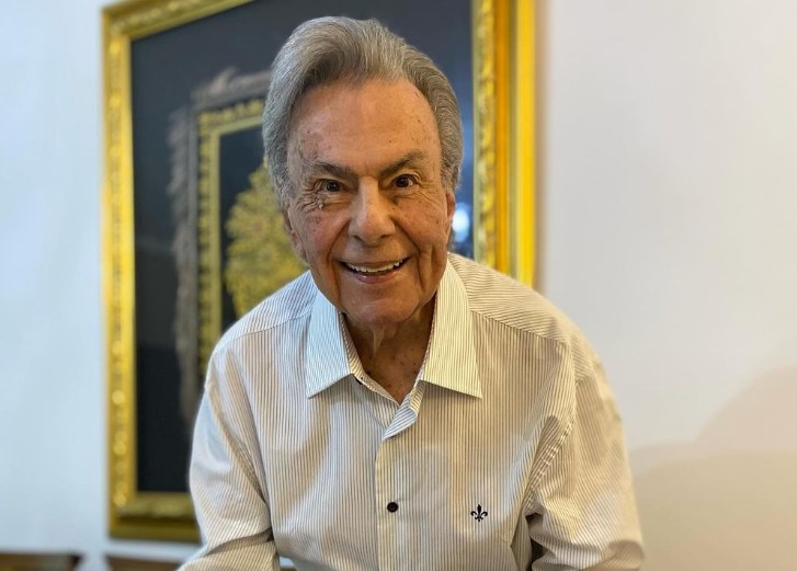 Ir para  <p><big>O cantor Agnaldo Rayol morreu nesta segunda-feira (4) aos 86 anos de idade. Rayol come&ccedil;ou a carreira em 1946 na&nbsp;<strong>R&aacute;dio Nacional</strong>, aos 8 anos de idade, no...