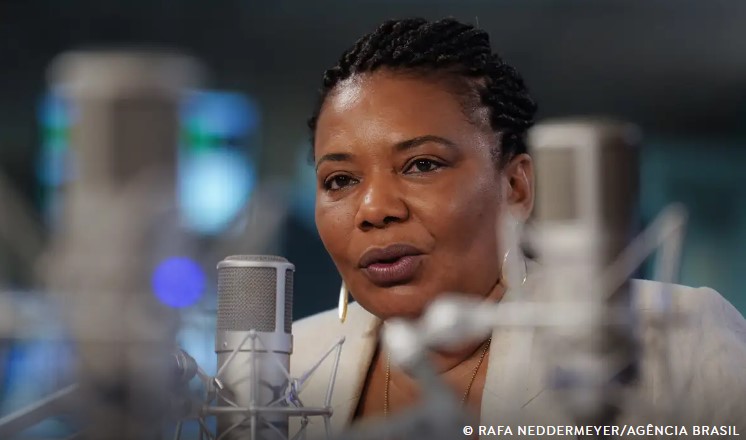 Ir para  <p><big>A cultura recebeu do governo federal o maior investimento de sua hist&oacute;ria. A afirma&ccedil;&atilde;o da ministra da Cultura, Margareth Menezes (foto), teve como mote a data de hoje: 5 de novembro, Dia...