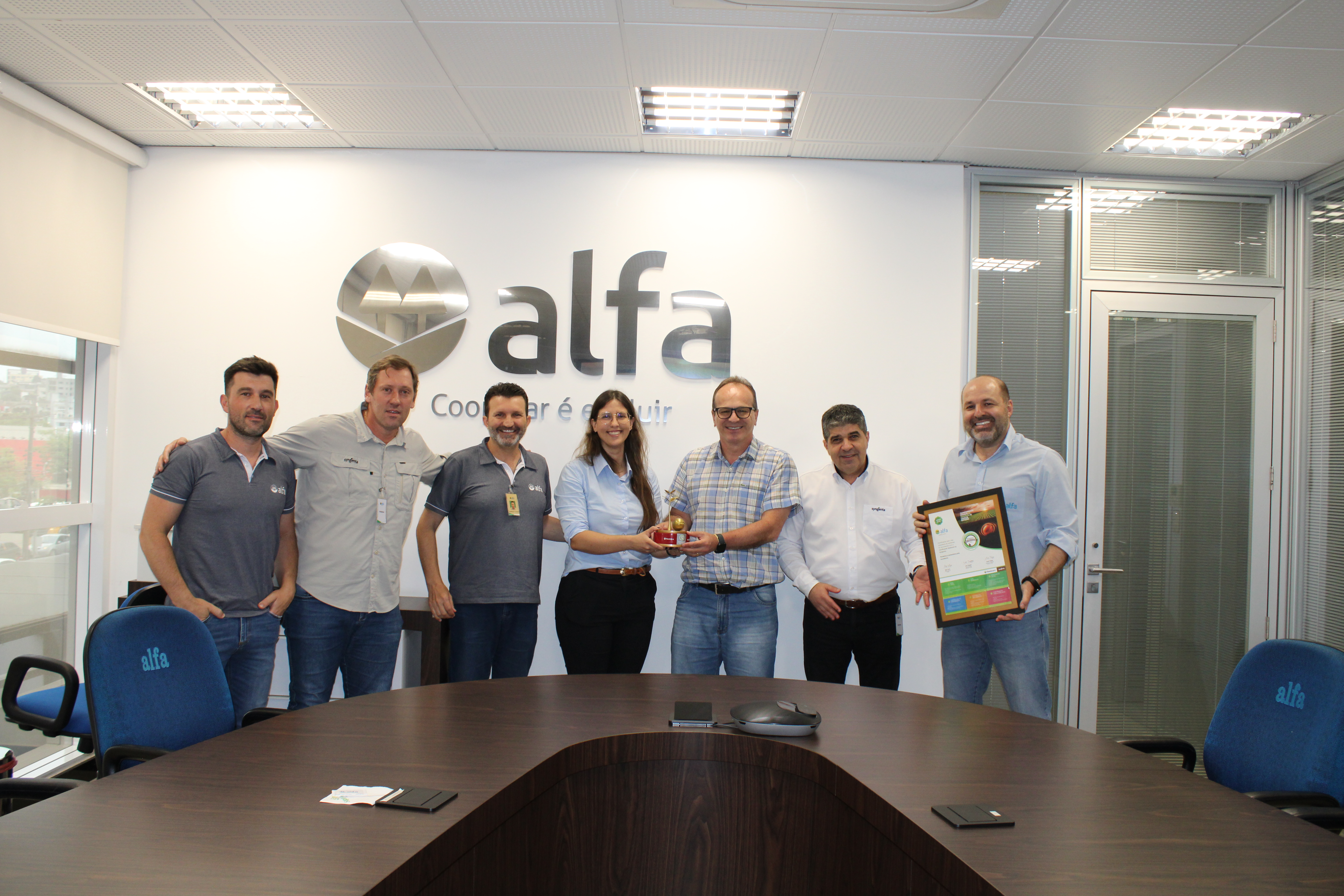 Ir para  <p><big>Na manh&atilde; de ter&ccedil;a-feira, 19 de novembro de 2024, a Cooperalfa recebeu do&nbsp;<strong>Seedcare Institute Syngenta</strong>, pelo quinto ano consecutivo, o Selo de Excel&ecirc;ncia em...