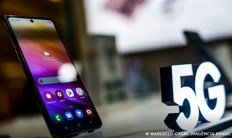 Ir para  <p>A partir desta segunda-feira (2), as operadoras de telefonia est&atilde;o livres para instalar a tecnologia 5G em todos os munic&iacute;pios do pa&iacute;s. A ativa&ccedil;&atilde;o do sinal &eacute;...