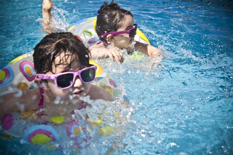 Ir para  <p>Com a chegada do ver&atilde;o, a Sociedade de Pediatria do Rio Grande do Sul (SPRS) refor&ccedil;a a necessidade de redobrar os cuidados para prevenir acidentes com crian&ccedil;as em ambientes aqu&aacute;ticos, como...